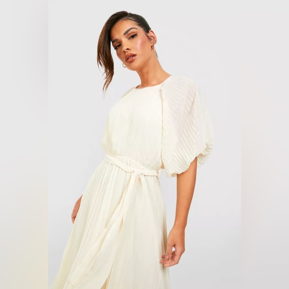 Elegant Cream Maxi Dress - Picture 4 of 12